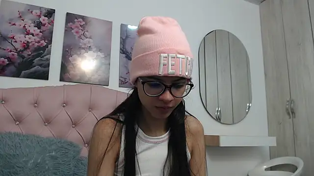 pinky f00x online show from December 2025 06:59:01 PM