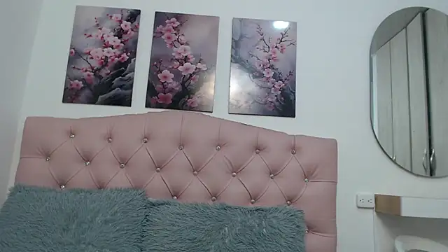 pinky f00x online show from December 2025 07:22:01 PM