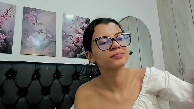Snapshot of pinky_f00x chatting on June 2026 07:28:02 PM pinky f00x online show from June 2026 07:28:02 PM