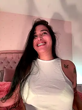 Bella  Wood online show from September 2025 08:13:01 PM