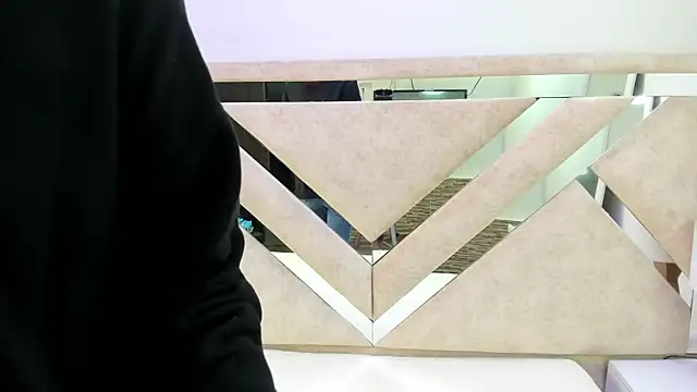 ximena vasquez8 online show from December 2025 04:08:01 AM