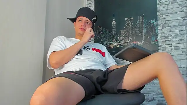 Snapshot of Themasterhades_777 chatting on October 2025 08:29:01 PM Themasterhades 777 online show from October 2025 08:29:01 PM