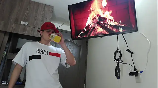 Snapshot of Themasterhades_777 chatting on November 2025 10:31:02 PM Themasterhades 777 online show from November 2025 10:31:02 PM