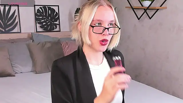 Carolin Miller online show from September 2025 09:11:02 AM