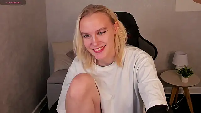 Carolin Miller online show from October 2025 04:57:01 AM