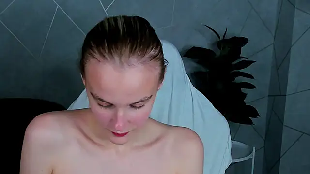 Carolin Miller online show from November 2025 10:37:01 PM