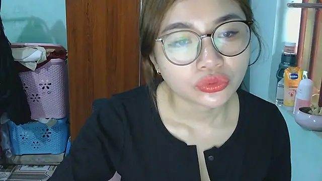 Uhem112 online show from October 2025 01:17:01 AM