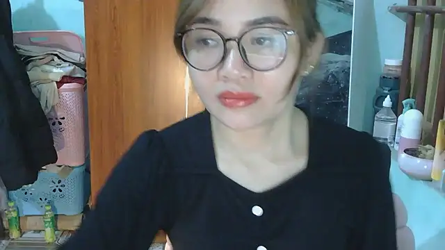 Uhem112 online show from November 2025 12:49:01 PM