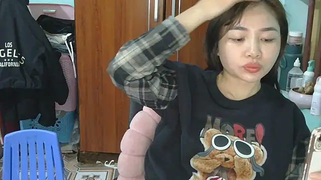 Uhem112 online show from November 2025 12:52:01 PM