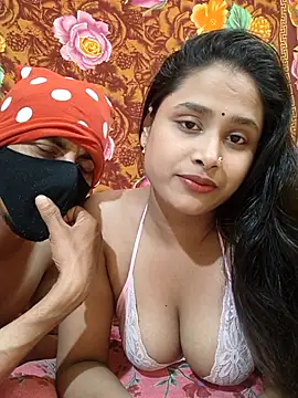 Seducing couple online show from February 2026 05:29:01 PM