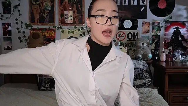 Snapshot of OdetteBiddy chatting on November 2025 08:20:01 PM OdetteBiddy online show from November 2025 08:20:01 PM