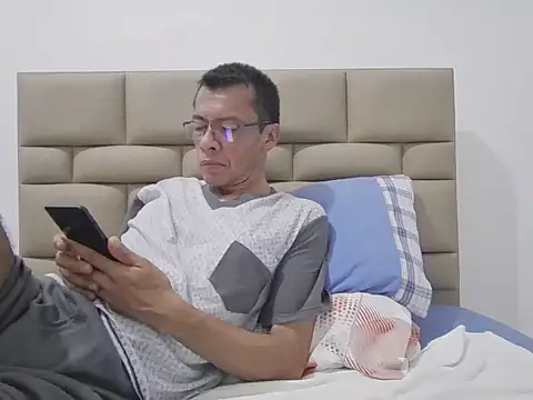 skinnylatino51 online show from November 2025 12:00:01 AM