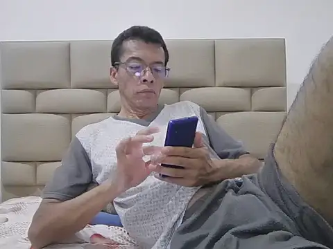 Snapshot of skinnylatino51 chatting on February 2026 01:15:02 AM skinnylatino51 online show from February 2026 01:15:02 AM