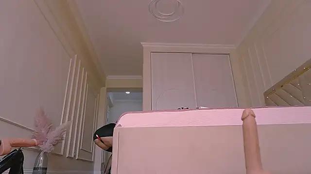 lori leen  online show from April 2026 07:28:01 AM