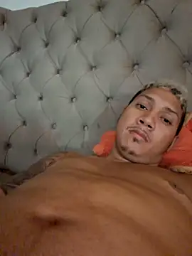 GRUESO-CURVO online show from February 2026 08:57:02 PM