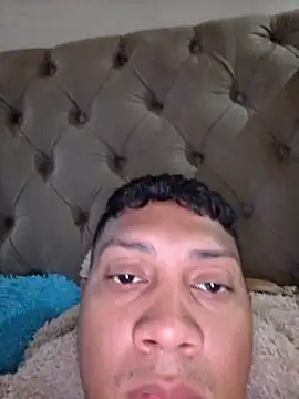 GRUESO-CURVO online show from April 2026 01:07:01 PM