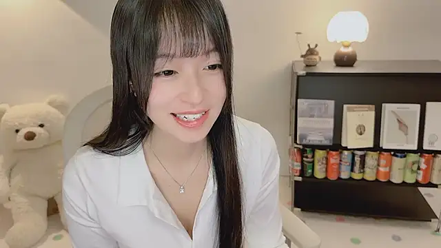 Snapshot of Onechestnut chatting on June 2026 03:35:01 AM Onechestnut online show from June 2026 03:35:01 AM