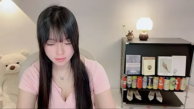 Snapshot of Onechestnut chatting on June 2026 04:06:02 AM Onechestnut online show from June 2026 04:06:02 AM