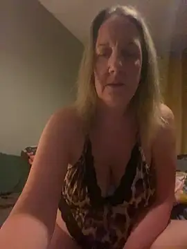 Snapshot of X-Victoria-X chatting on November 2025 05:20:02 AM X-Victoria-X online show from November 2025 05:20:02 AM