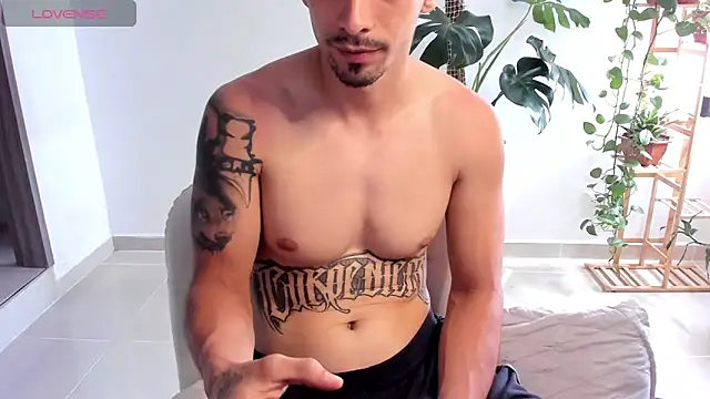 Snapshot of Mikevargas03 chatting on April 2026 02:55:02 PM Mikevargas03 online show from April 2026 02:55:02 PM