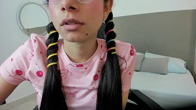 Snapshot of carlina_15 chatting on October 2025 02:24:02 PM carlina 15 online show from October 2025 02:24:02 PM