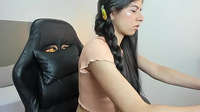 Snapshot of carlina_15 chatting on November 2025 12:26:01 PM carlina 15 online show from November 2025 12:26:01 PM