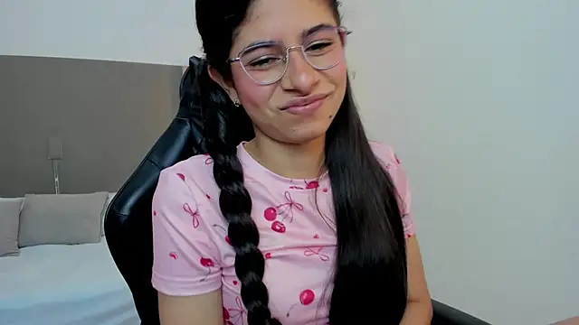 Snapshot of carlina_15 chatting on November 2025 12:27:01 PM carlina 15 online show from November 2025 12:27:01 PM