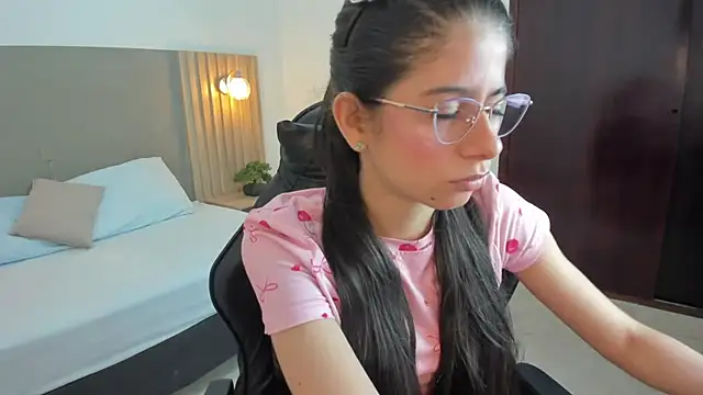 Snapshot of carlina_15 chatting on November 2025 12:19:02 PM carlina 15 online show from November 2025 12:19:02 PM