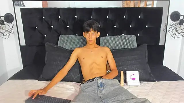 Snapshot of Sebas_cat chatting on October 2025 11:04:01 PM Sebas cat online show from October 2025 11:04:01 PM