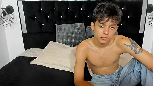 Snapshot of Sebas_cat chatting on November 2025 07:59:02 PM Sebas cat online show from November 2025 07:59:02 PM