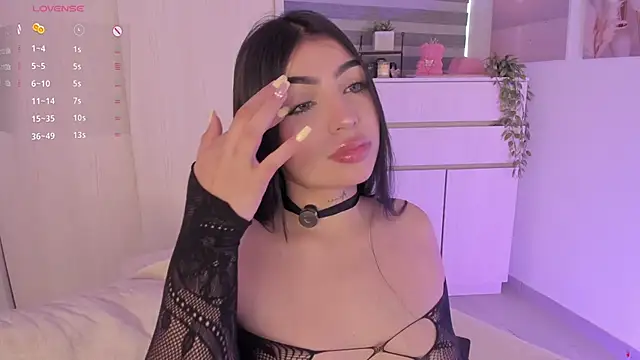 EmmyKenner online show from November 2025 11:54:01 AM