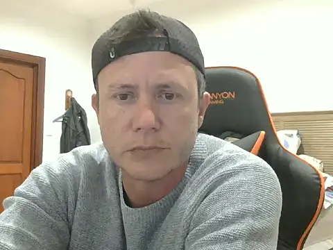 Snapshot of TroyDieselXXX chatting on June 2026 06:09:02 PM TroyDieselXXX online show from June 2026 06:09:02 PM