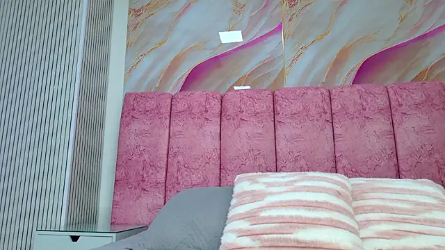 emmacurvy online show from February 2026 03:03:01 AM