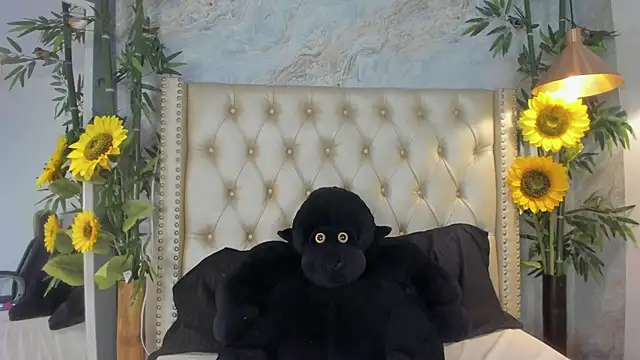 LittleeJaz online show from November 2025 02:04:02 AM