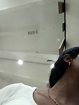 Snapshot of Fernanda30 chatting on October 2025 05:46:02 PM Fernanda30 online show from October 2025 05:46:02 PM