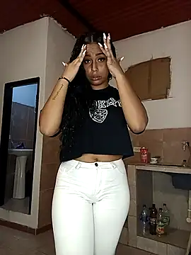 Snapshot of Fernanda30 chatting on November 2025 05:05:01 AM Fernanda30 online show from November 2025 05:05:01 AM