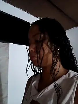 Snapshot of Fernanda30 chatting on December 2025 02:48:01 PM Fernanda30 online show from December 2025 02:48:01 PM