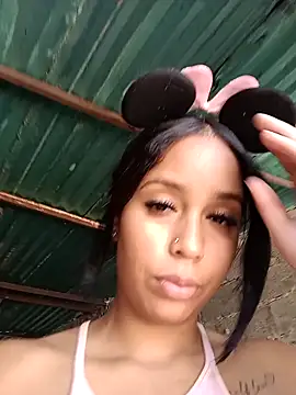 Snapshot of Fernanda30 chatting on February 2026 03:41:02 PM Fernanda30 online show from February 2026 03:41:02 PM