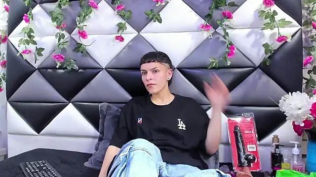 Megan Thompson  online show from September 2025 02:11:01 AM