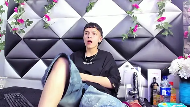 Megan Thompson  online show from October 2025 02:14:02 AM