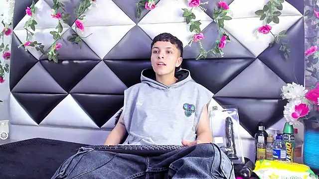 Snapshot of Megan_Thompson_ chatting on December 2025 02:20:01 AM Megan Thompson online show from December 2025 02:20:01 AM