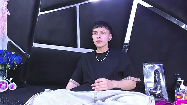 Snapshot of Megan_Thompson_ chatting on December 2025 02:18:01 AM Megan Thompson online show from December 2025 02:18:01 AM