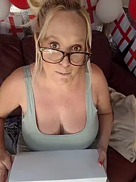 Snapshot of Bouncy-Bella28X chatting on June 2026 09:52:01 AM Bouncy-Bella28X online show from June 2026 09:52:01 AM