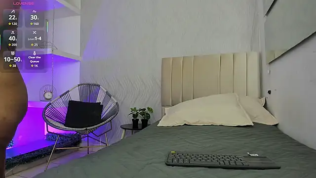 keyla mejia online show from October 2025 12:06:02 PM