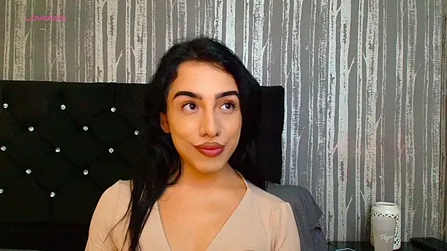 Alicee Moonn online show from April 2026 06:52:01 PM