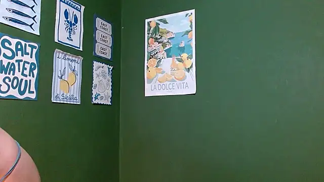 Snapshot of Roxiehood chatting on November 2025 02:32:02 AM Roxiehood online show from November 2025 02:32:02 AM