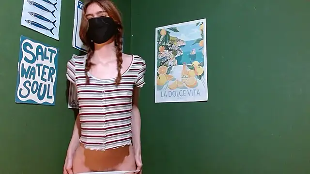 Snapshot of Roxiehood chatting on November 2025 02:02:01 AM Roxiehood online show from November 2025 02:02:01 AM