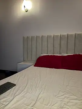 Mia Roswell online show from April 2026 02:44:01 AM