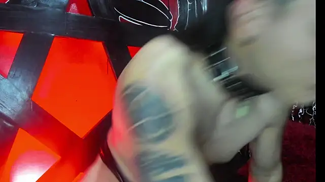 Snapshot of damian_and_tiana chatting on November 2025 04:13:02 AM damian and tiana online show from November 2025 04:13:02 AM