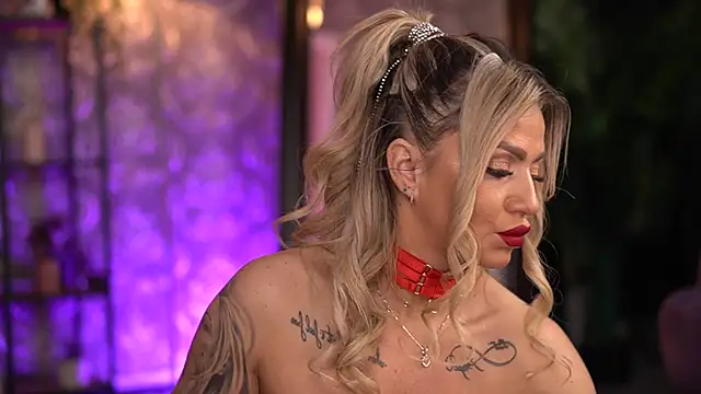 AlmaVelia online show from October 2025 07:36:02 PM